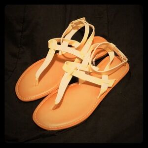 Old Navy Sandals in Bone